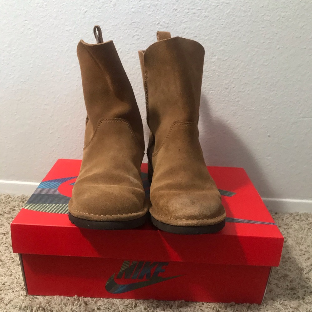Brown UGG.